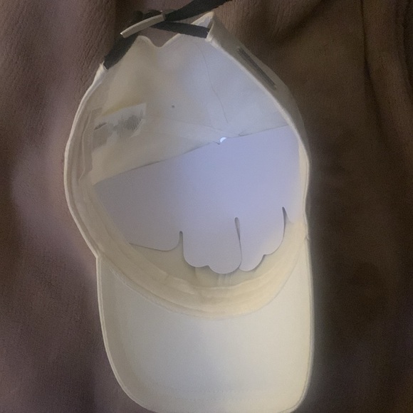 Michael Kors white hat - Picture 3 of 4